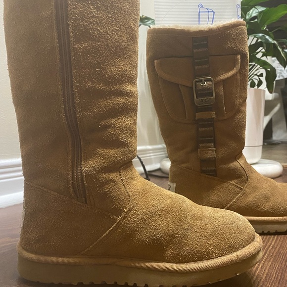 UGG AUSTRALIA Cargo II Boots - Picture 4 of 10